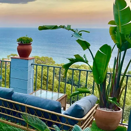 La Casa Blue , Mediterranean Boutique-villa In Santa Cristina *