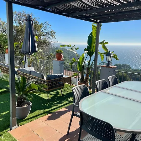 La Casa Blue , Mediterranean Boutique-villa In Santa Cristina Villa