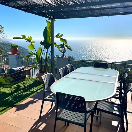 Villa La Casa Blue , Mediterranean Boutique-villa In Santa Cristina *
